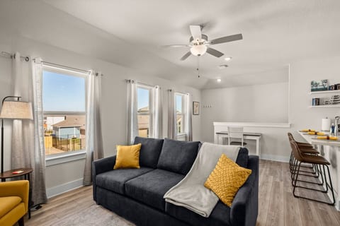 Austin Brand New Furnished Casita Near Tesla