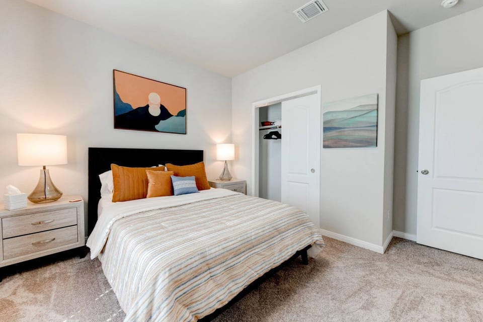 Spacious 4-Bedroom Retreat in East Temple - Temple