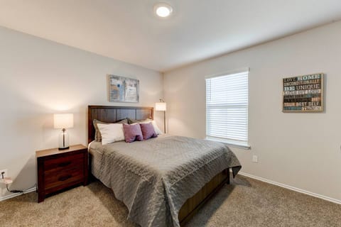 4 Bedroom House In Temple with 4 Beds