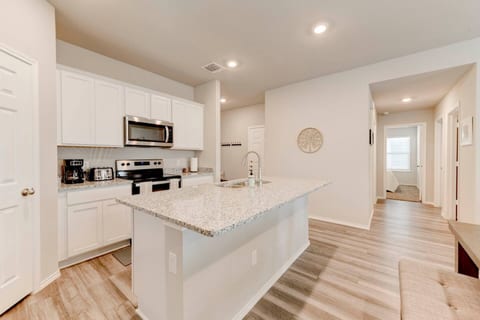 4 Bedroom House In Temple with 4 Beds