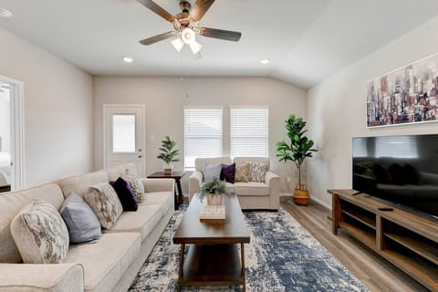 Spacious Home in South Temple with 5 Beds