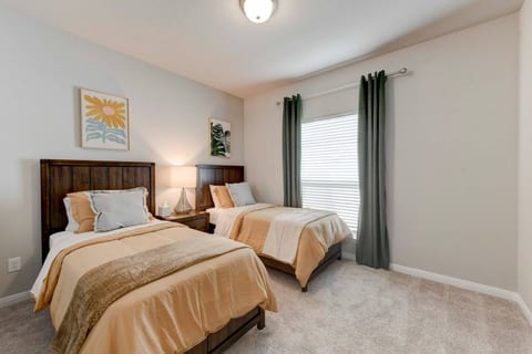 Spacious Haven for Workers in South Temple
