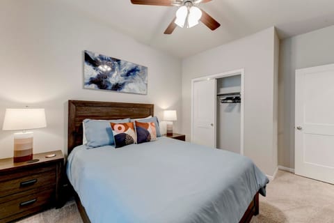 Spacious Haven for Workers in South Temple