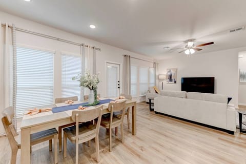 Spacious 4 Bedroom House in Temple with 5 Beds