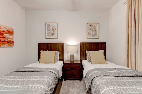 Spacious 4 Bedroom House in Temple with 5 Beds