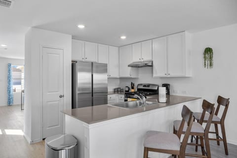 Business Haven in New Braunfels with 5 Beds