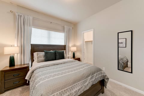 Brand New 4 Bedroom House with 5 Beds in Troy