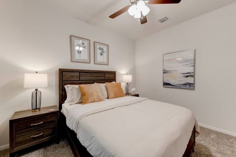 Spacious Oasis in the West of Temple with 5 Beds