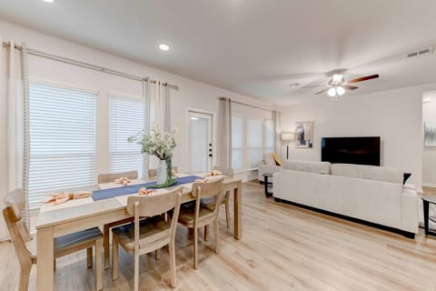 Spacious Oasis in the West of Temple with 5 Beds