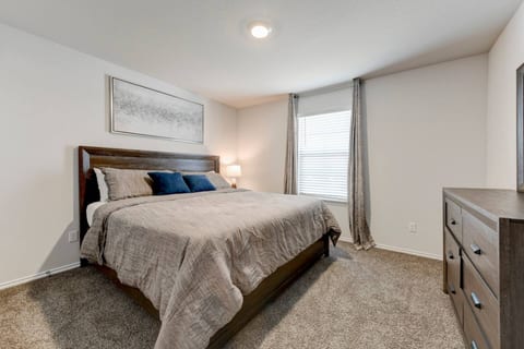 4 Bedrooms in Center of Temple
