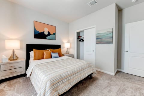 Spacious 4 Bedroom House in Temple