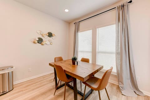 Spacious Modern 5 beds House in Troy