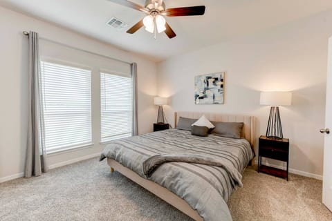 Retreat in Troy with 5 Beds