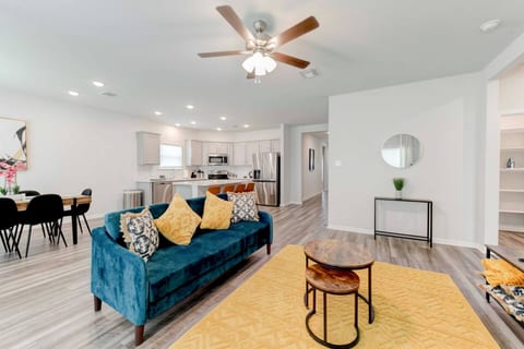 Spacious South Temple Home with 5 Bed