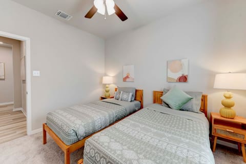 Spacious 4 Bedroom Home In Troy