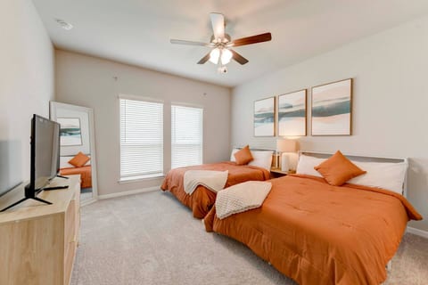 Spacious 4 Bedroom Home In Troy
