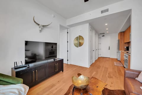 Modern 1-Bedroom with City Views