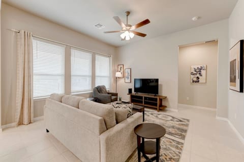Troy 4BR Hub for Business Pros