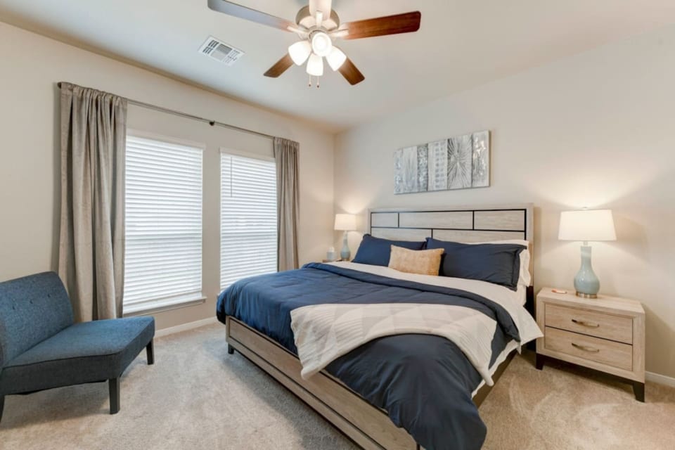 Troy 4BR Hub for Business Pros - Troy