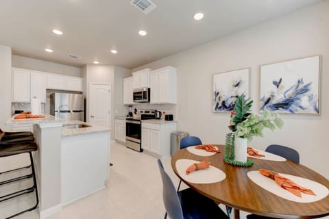 Troy 4BR Hub for Business Pros