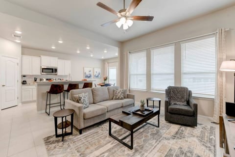 Troy 4BR Hub for Business Pros