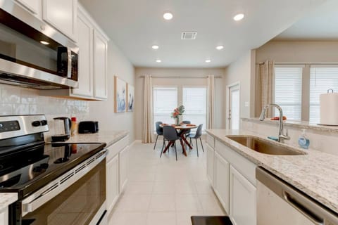 Troy 4BR Hub for Business Pros