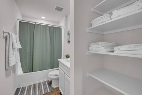 Charming 4 Bedroom Manor Hideaway