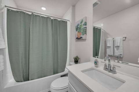 Charming 4 Bedroom Manor Hideaway