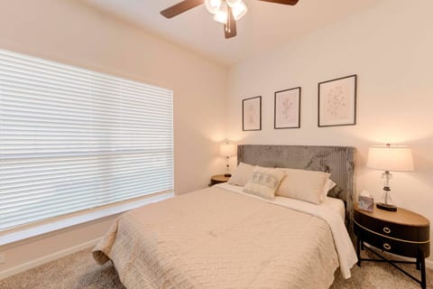 Troy Gem: Stylish & Central Stay