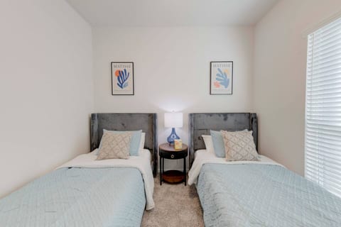 Troy Gem: Stylish & Central Stay