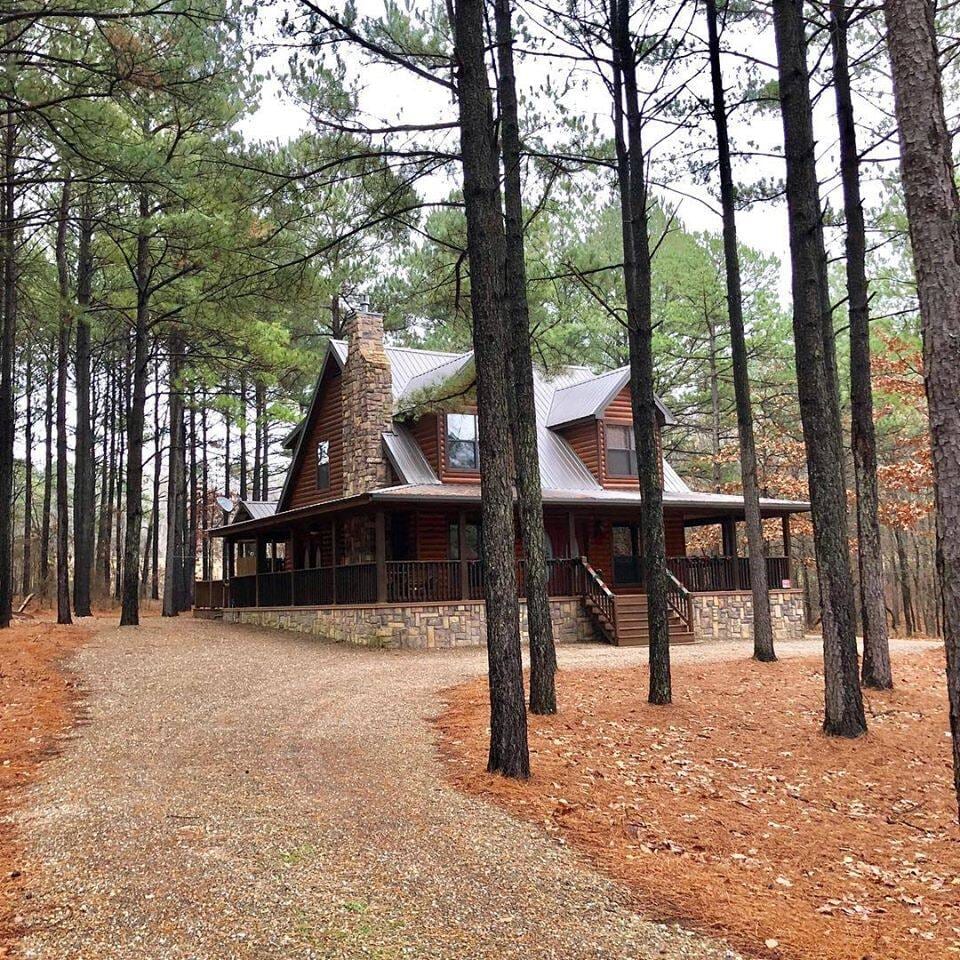 Your approach to The Dreamcatcher... wrap around drive with plenty of parking on both sides as well.  Yes, we have wifi and you could read your email, but why??