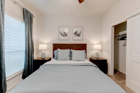 Spacious Oasis in West Temple