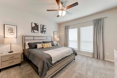 Modern 4-BDRM in Round Rock