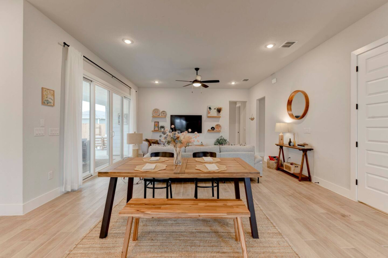 trendy-4bdr-home-in-south-austin/