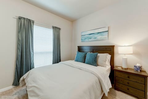 Spacious 5-Bed Retreat in Troy