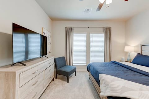 Spacious 5-Bed Retreat in Troy