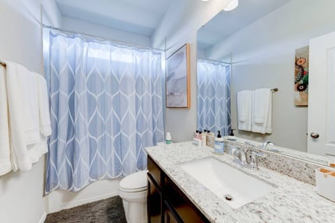Spacious East Temple 5-Bed House