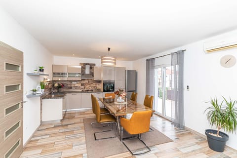 Apartments Piveta - Unit 376479-13