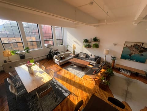 Huge, artist loft (2B-1B)