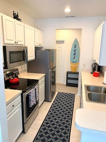 Beach Perfect Getaway: 2-Bedroom Apartment
