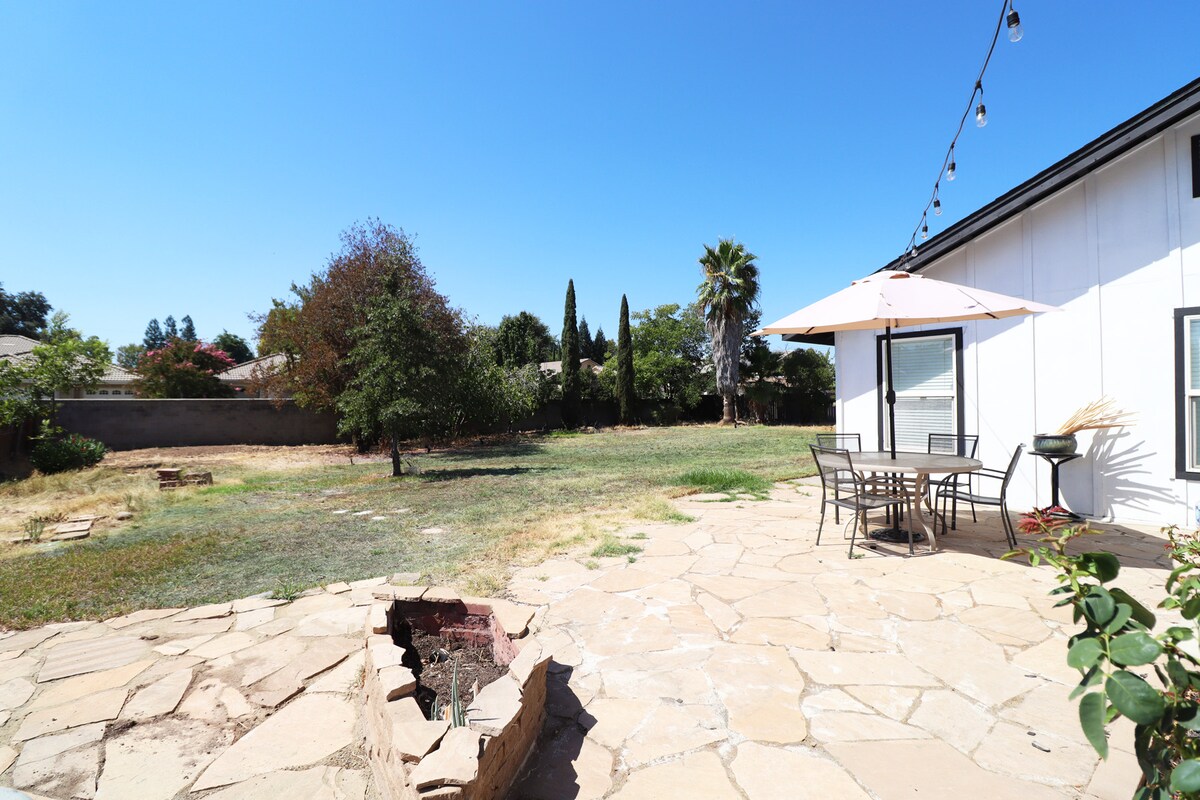 Modern Farmhouse Walkable To Amenities! - Carmichael Modern Farmhouse Walkable To Amenities! - Carmichael