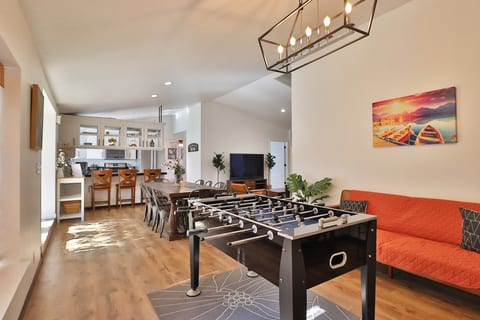 Modern Farmhouse Retreat | Big Yard + Hot Tub!
