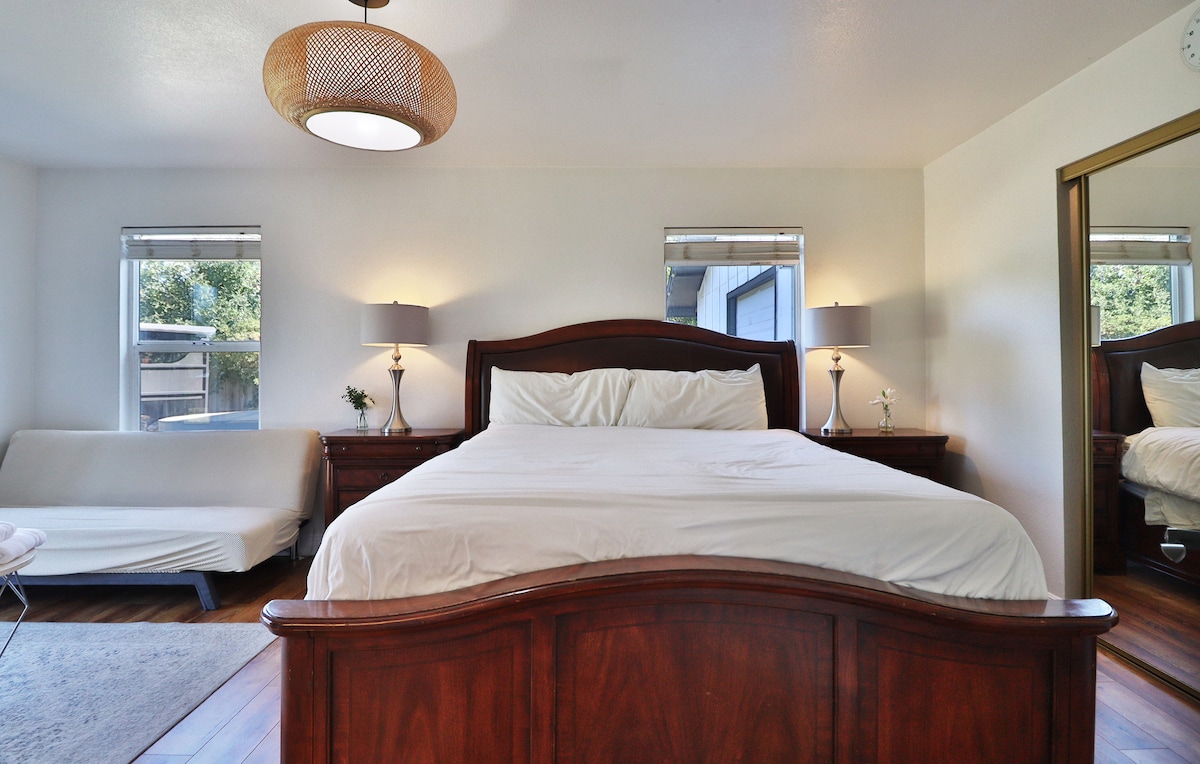Modern Farmhouse Walkable To Amenities! - Carmichael Modern Farmhouse Walkable To Amenities! - Carmichael