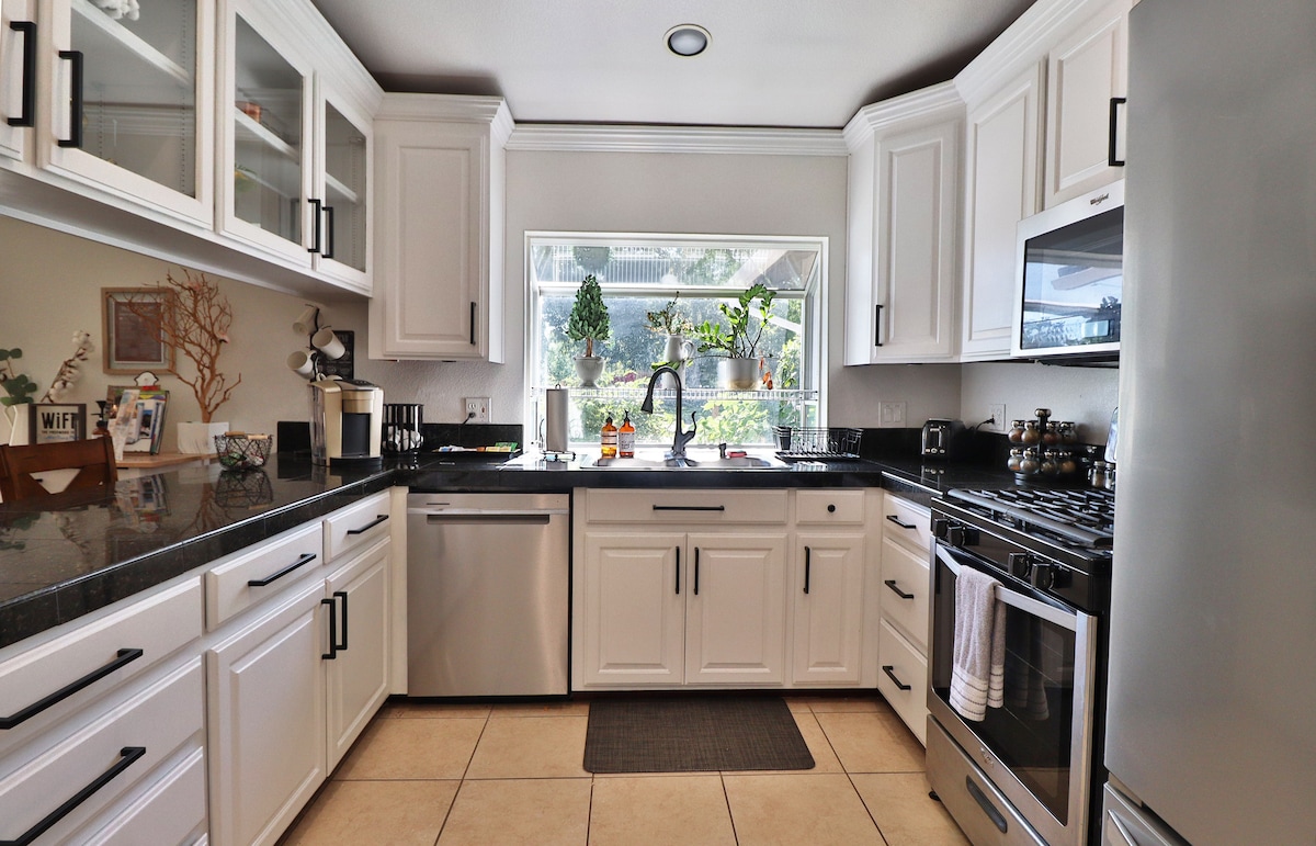 Modern Farmhouse Walkable To Amenities! - Carmichael Modern Farmhouse Walkable To Amenities! - Carmichael