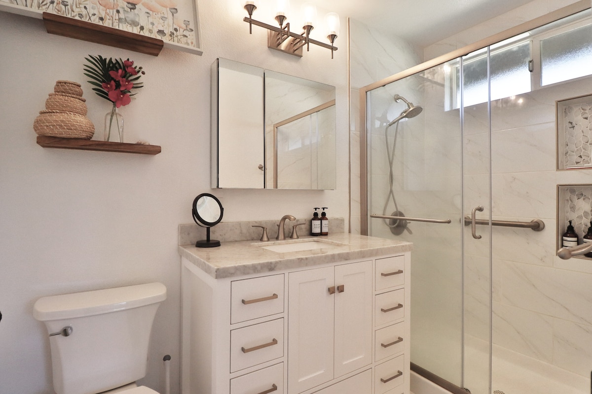 Modern Farmhouse Walkable To Amenities! - Carmichael Modern Farmhouse Walkable To Amenities! - Carmichael