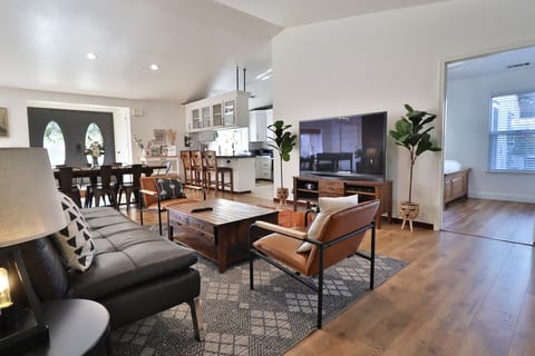 Modern Farmhouse Retreat | Big Yard + Hot Tub!