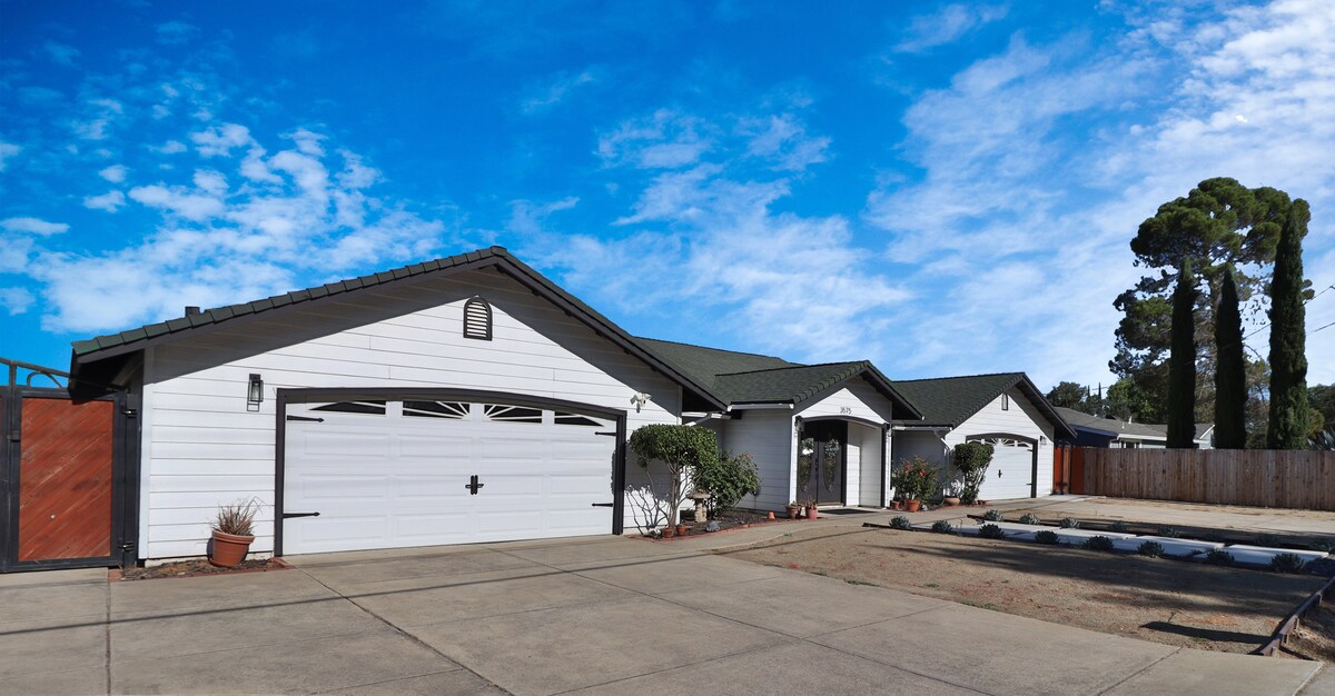 Modern Farmhouse Walkable To Amenities! - Carmichael Modern Farmhouse Walkable To Amenities! - Carmichael