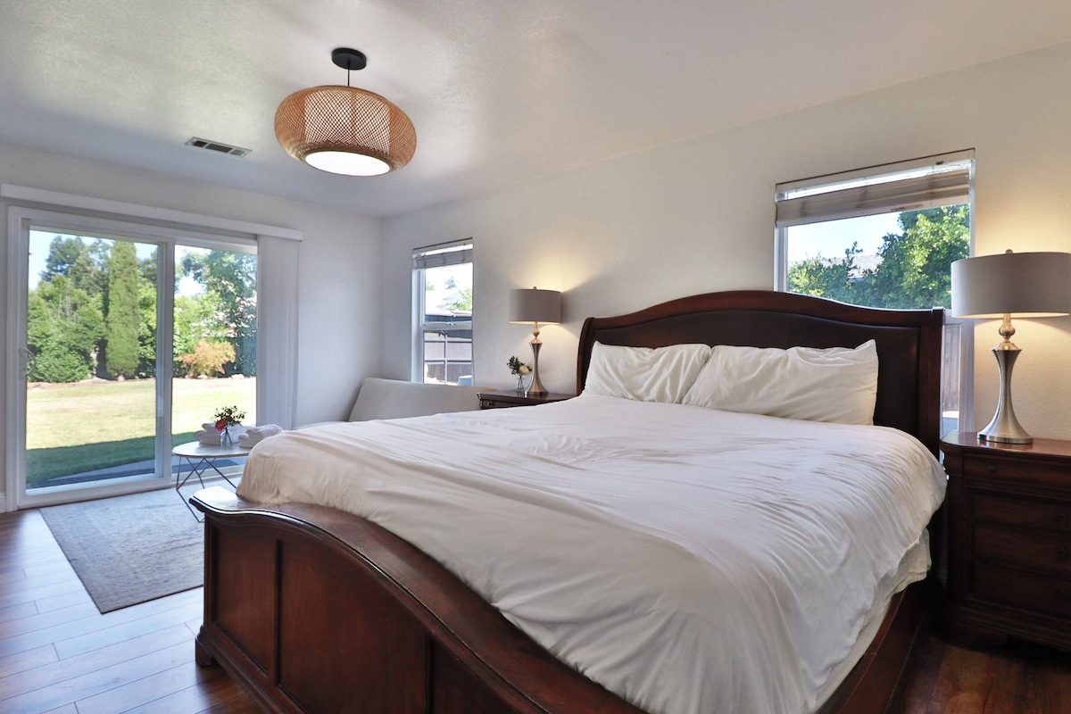 Modern Farmhouse Walkable To Amenities! - Carmichael Modern Farmhouse Walkable To Amenities! - Carmichael