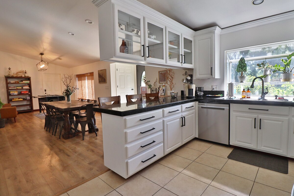 Modern Farmhouse Walkable To Amenities! - Carmichael Modern Farmhouse Walkable To Amenities! - Carmichael