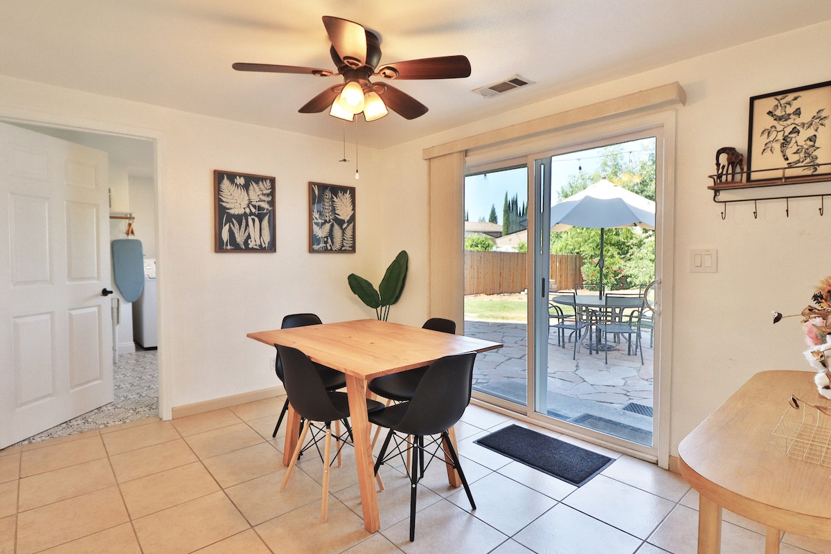 Modern Farmhouse Walkable To Amenities! - Carmichael Modern Farmhouse Walkable To Amenities! - Carmichael